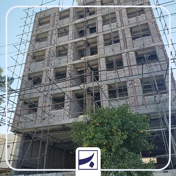 داربست فلزی در پروژه ساختمانی شبانه